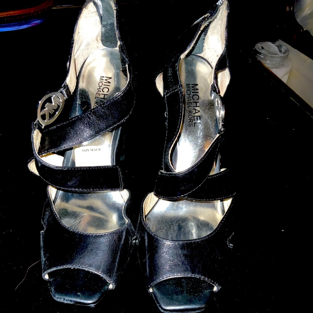 Micheal Kors Black open toed Platform Shoes 7 1/2